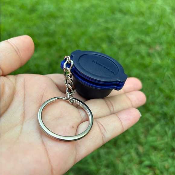 TUPPERWARE KEYCHAINS (3 PIECES SET) - Picture 11 of 16